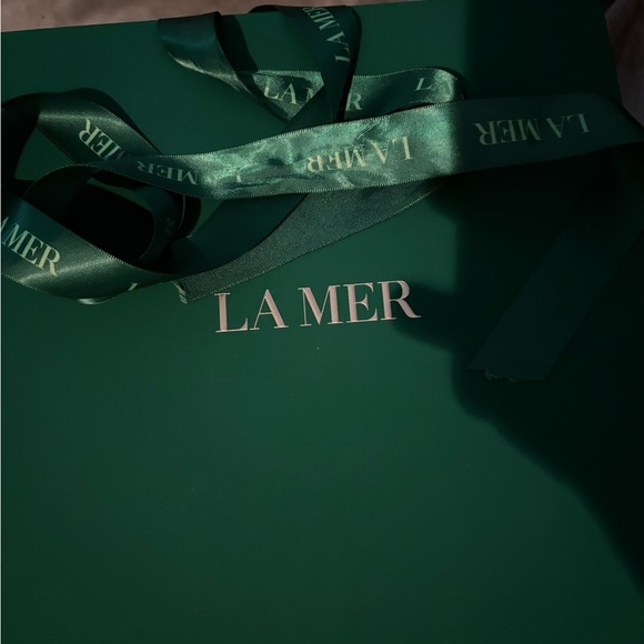 La Mer Skincare Collection with White and Green Packaging - Picture 9 of 9